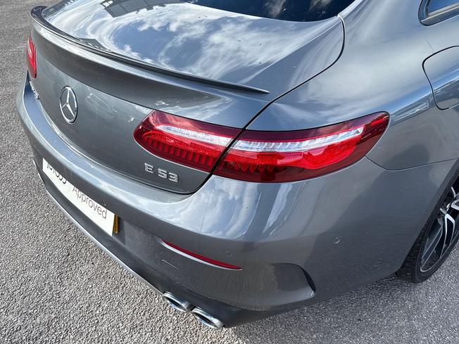 MERCEDES-BENZ E Class Photo 23