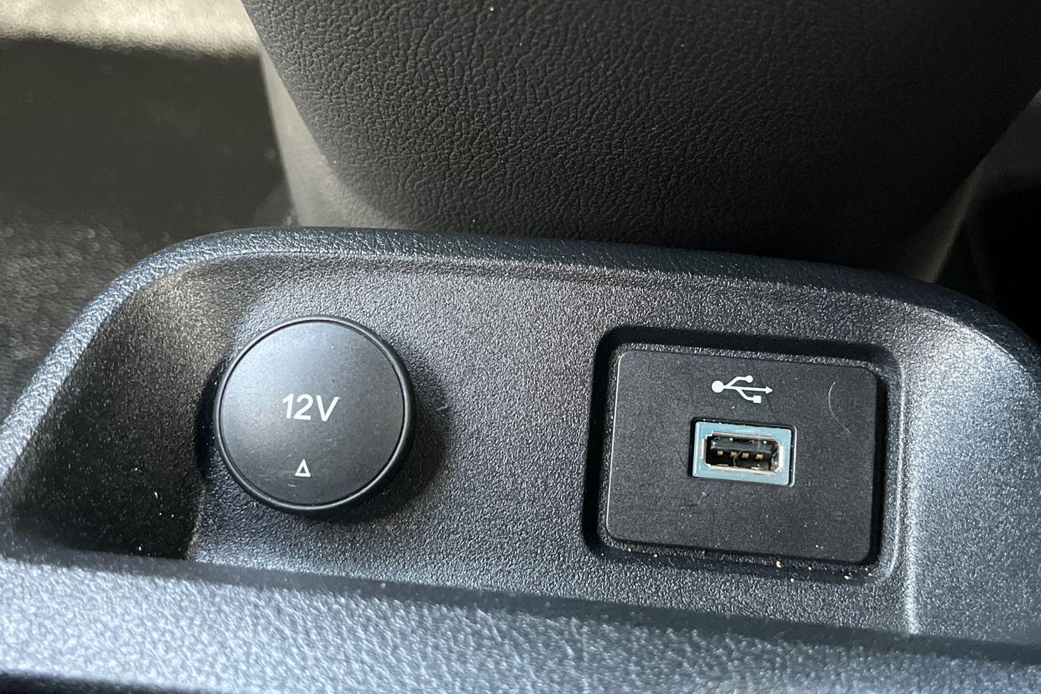 Ford TRANSIT CONNECT Photo 16