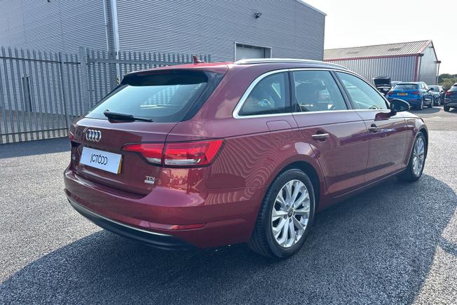AUDI A4 Avant Photo 24