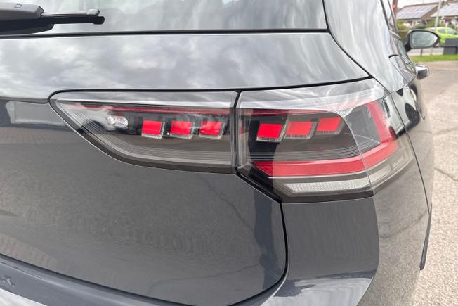 VOLKSWAGEN Golf Photo 18