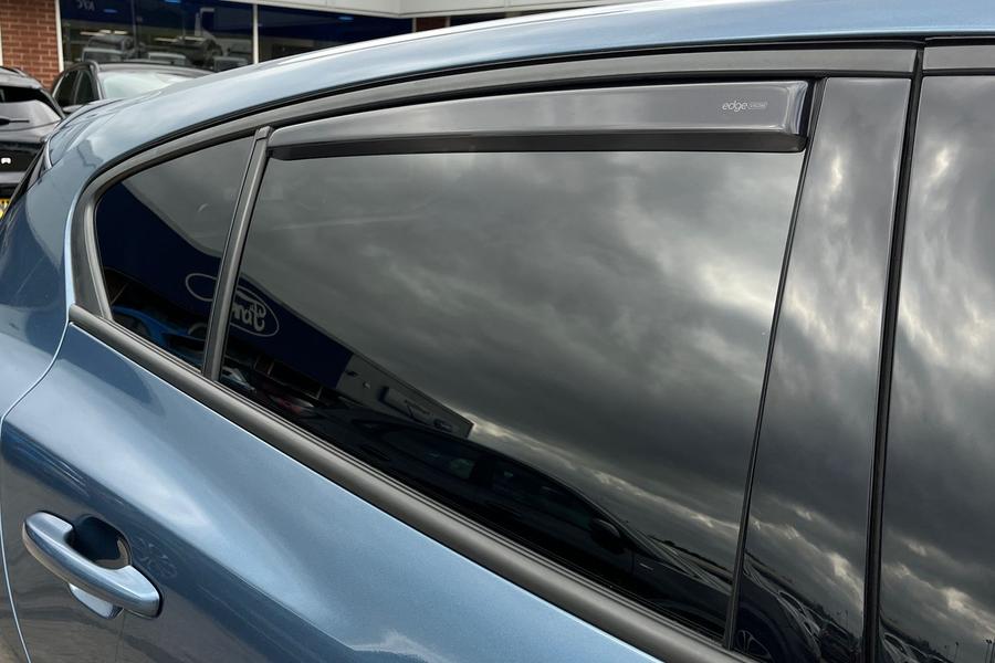 Ford FOCUS Photo autoimg-c0ec9f12bbb416454b6cd1f956587a43fcc72fb6.jpg