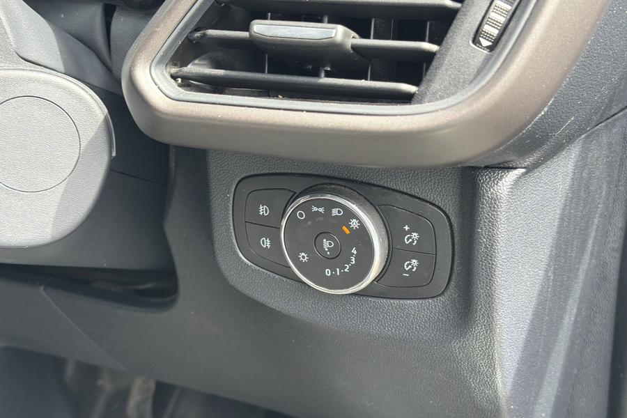 Ford TRANSIT COURIER Photo autoimg-c0ef16cb2b73ece45f59c1d78a6b245cadb4dbb7.jpg
