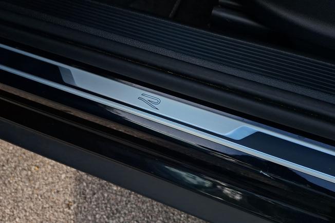 VOLKSWAGEN T-Roc Photo 21