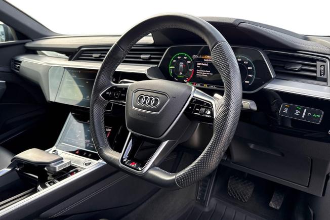 AUDI e-tron Photo 6