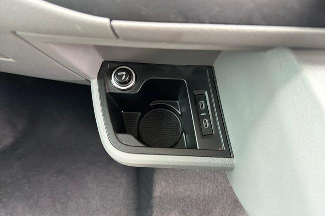 VOLKSWAGEN Transporter Shuttle Photo 43