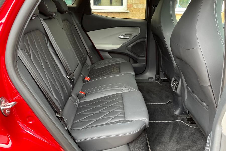Ford Explorer Photo autoimg-c0f143bc6dea4bf344b98aed45e7db65a137211e.jpg