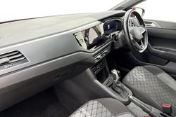 VOLKSWAGEN Polo Photo 2