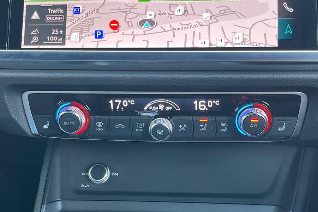 AUDI Q3 Photo 32