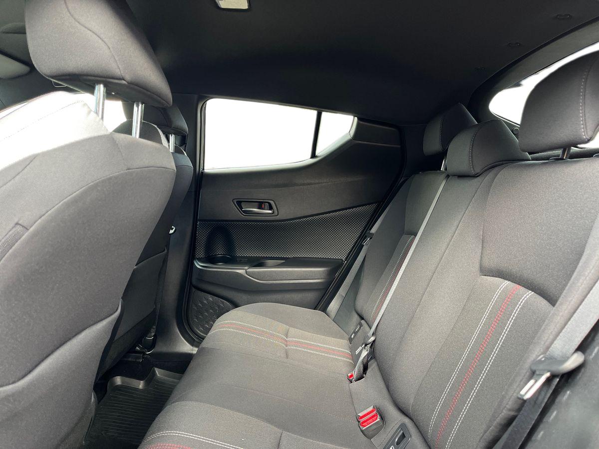 Toyota C-HR Photo 3