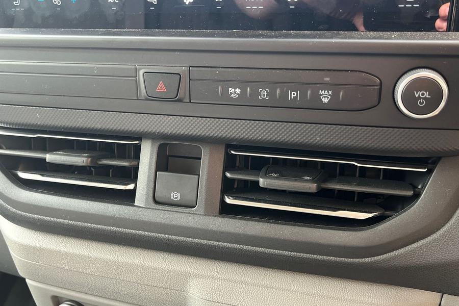 Ford E-TRANSIT CUSTOM Photo autoimg-c0ff0c74fa471269c0f06b094a3e22f237f5be87.jpg