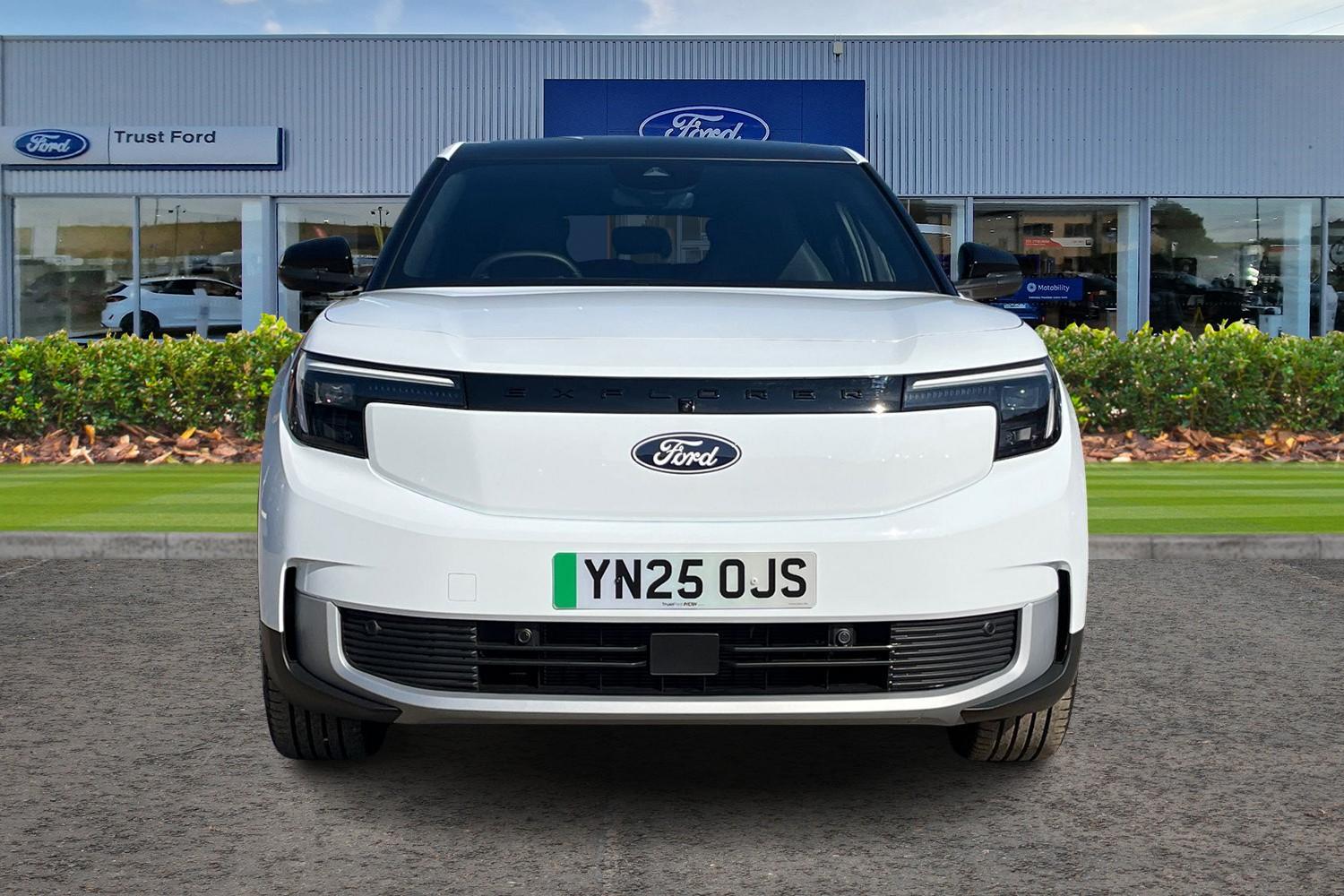 Ford EXPLORER Photo 5