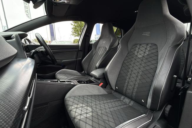 VOLKSWAGEN Golf Photo 21