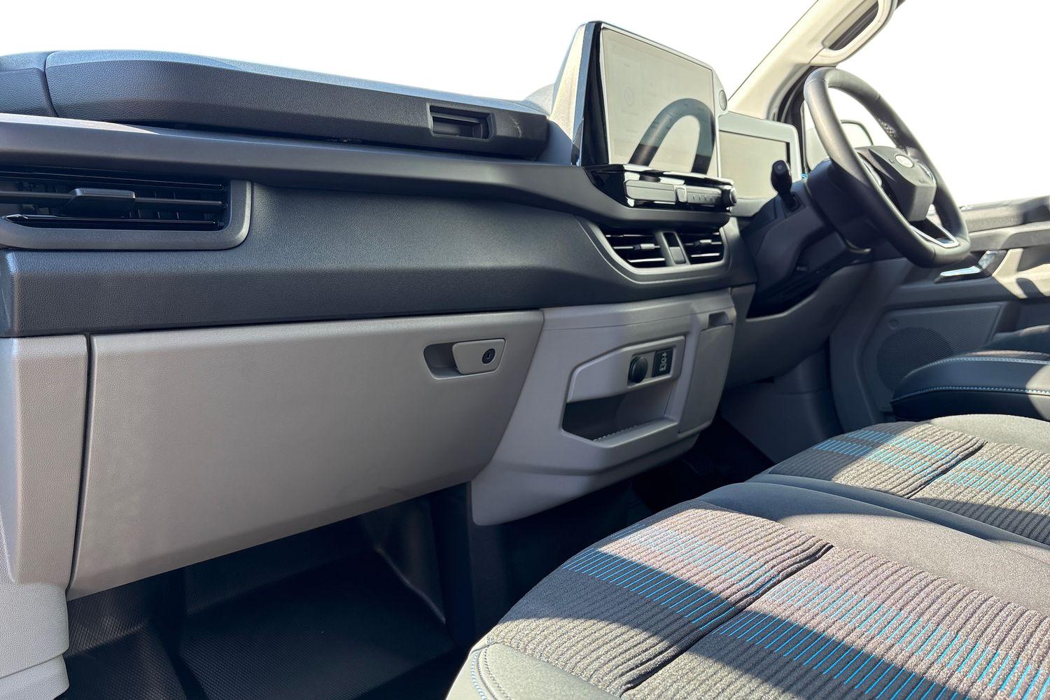 Ford E-TRANSIT CUSTOM Photo 2