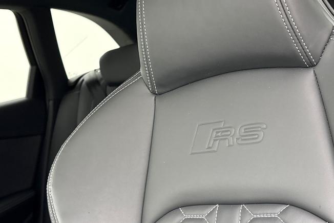 Audi RS4 Photo 24