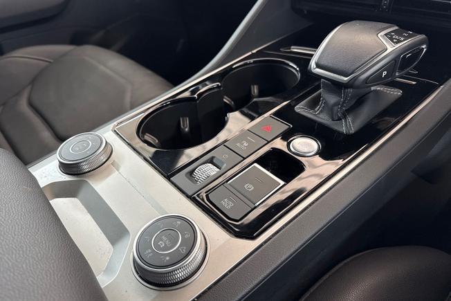 VOLKSWAGEN Touareg Photo 23