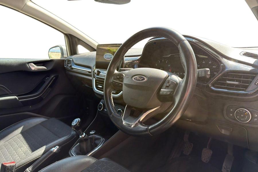 Ford FIESTA Photo autoimg-c112b9f58b1a7d0bc7fe44e0ffb9c0f5a930396e.jpg