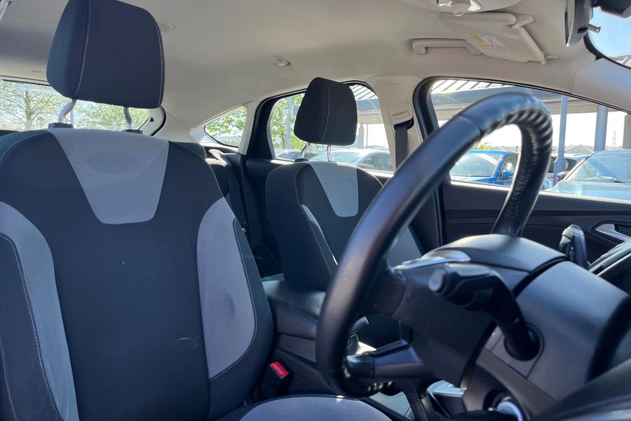 Ford Focus Photo autoimg-c118a06a8423bbec9a4625584d88a1d0bbb62aac.jpg