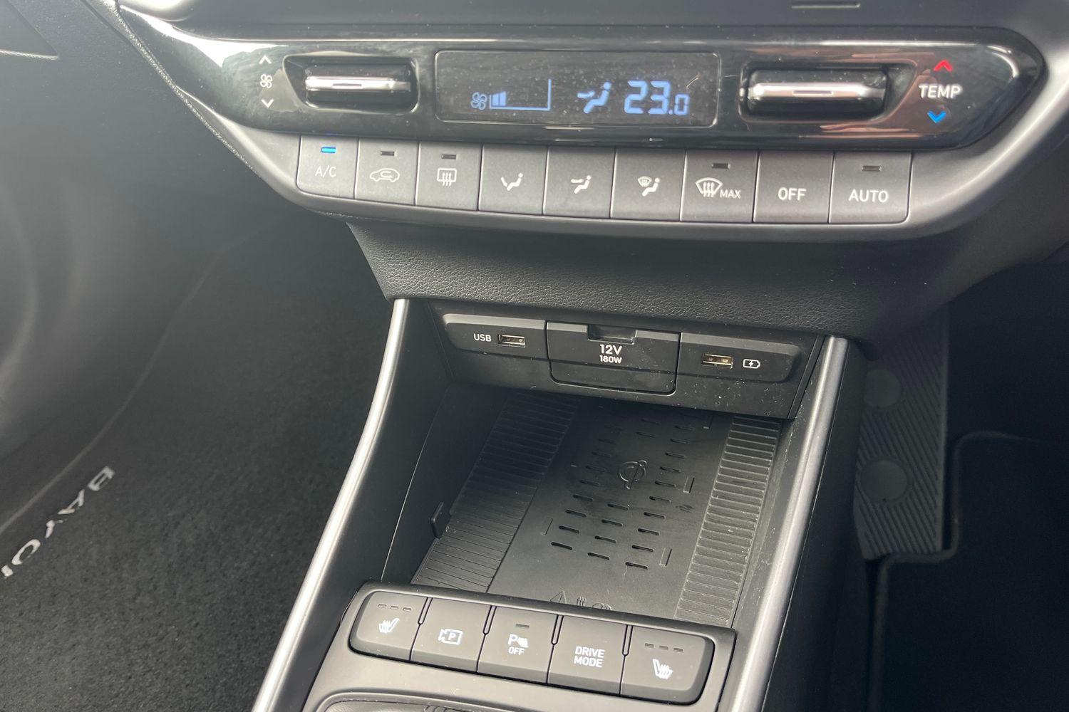 Hyundai BAYON Photo 31
