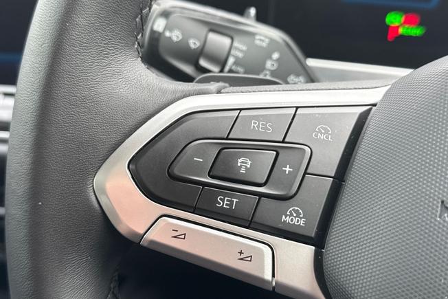 VOLKSWAGEN Passat Photo 16