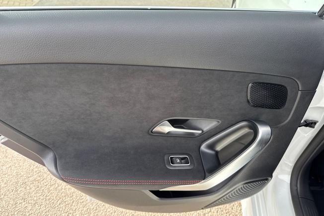 MERCEDES-BENZ A Class Photo 35