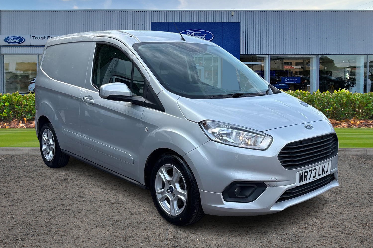 Ford TRANSIT COURIER Photo 0