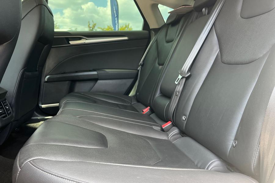 Ford MONDEO Photo autoimg-c130f36e3937d7e65273beff95bfba30ff2bce6b.jpg