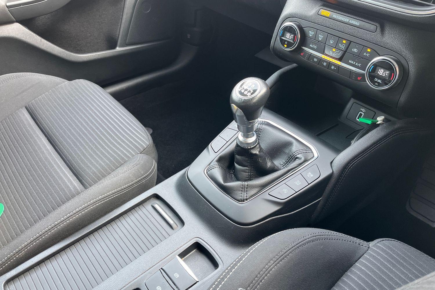 Ford FOCUS Photo 32