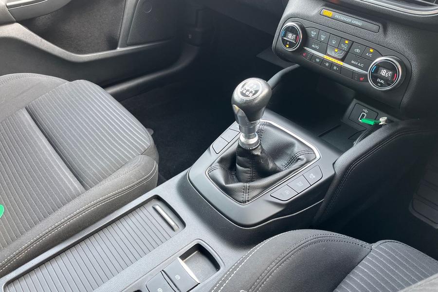 Ford FOCUS Photo autoimg-c136319f4bad8148616a067ff6ebc8a52d971f54.jpg