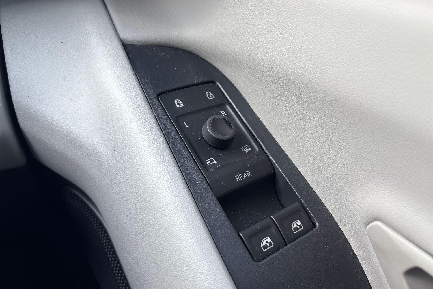 Ford Explorer Photo 15
