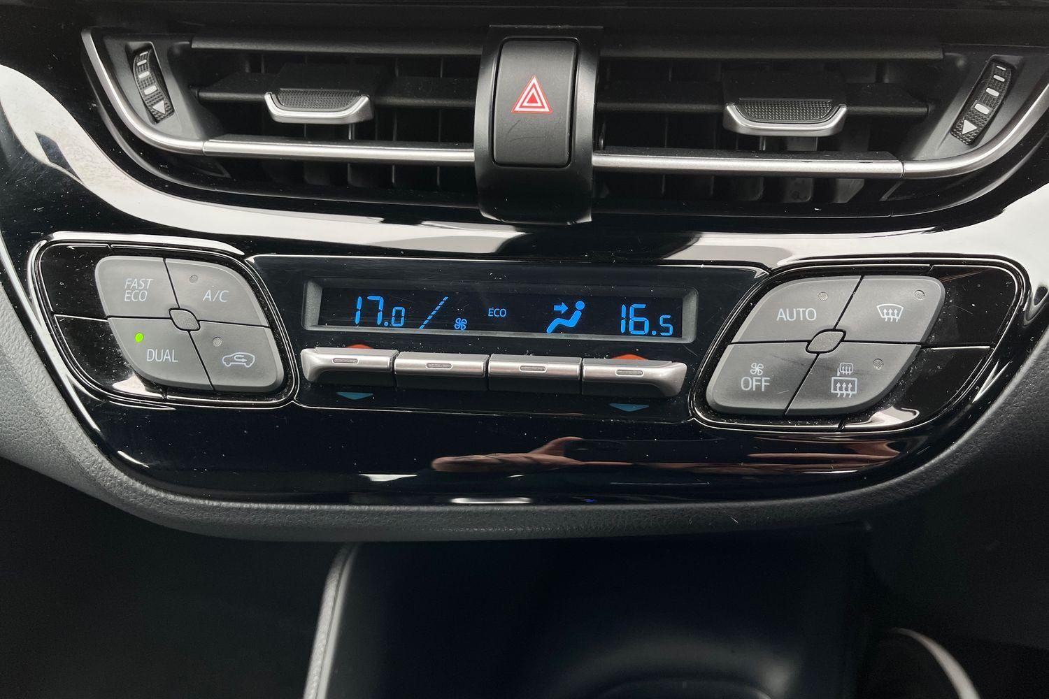 Toyota C-HR Photo 28