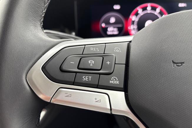 VOLKSWAGEN Tiguan Photo 16