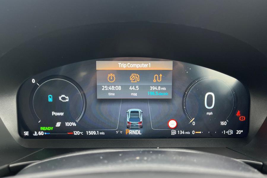 Ford KUGA Photo autoimg-c1432a7136dade0cdf1a3b1ee616c9810d5804eb.jpg