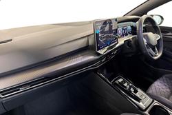 VOLKSWAGEN Golf Photo 2