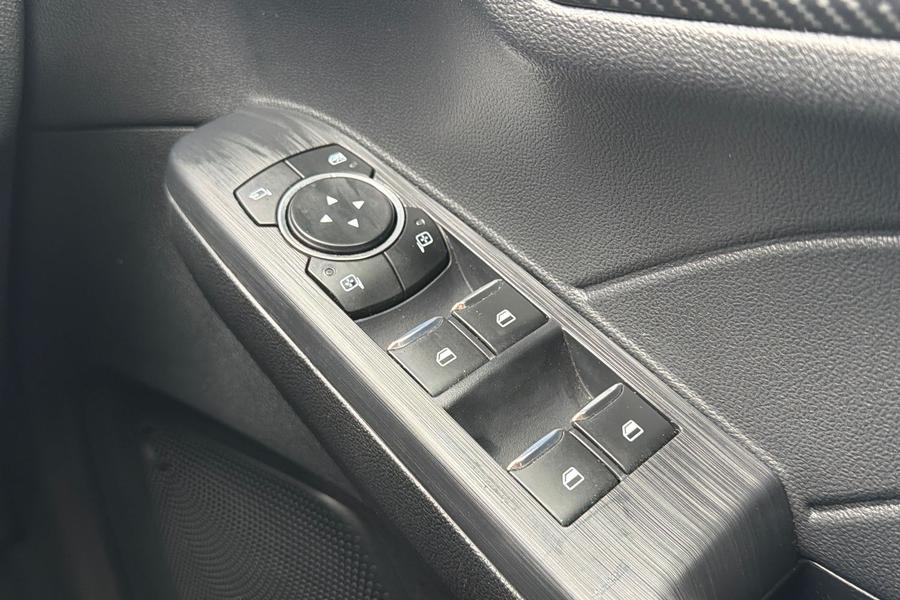 Ford Kuga Photo autoimg-c146eaf456a1ee83c274ce47267cf43df01fcc86.jpg