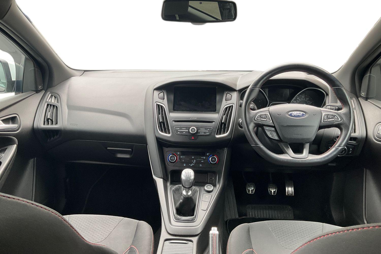 Ford FOCUS Photo 9