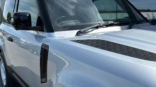 Land Rover Defender Photo autoimg-c14ac37d9852cedb4831f3effeebb2451cb4bd74.jpg