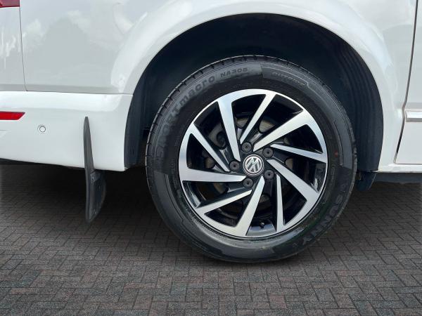 Volkswagen Caravelle Photo autoimg-c14fa4c8ff594f80223fa237e60470642a819fc3.jpg