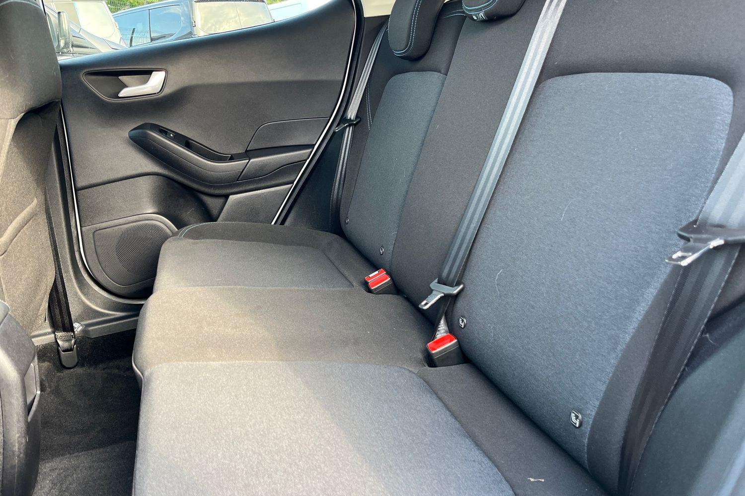 Ford FIESTA Photo 19