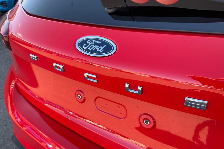 Ford FOCUS Photo autoimg-c1515119bd71fd584f1eba269179fae41ba918f9.jpg