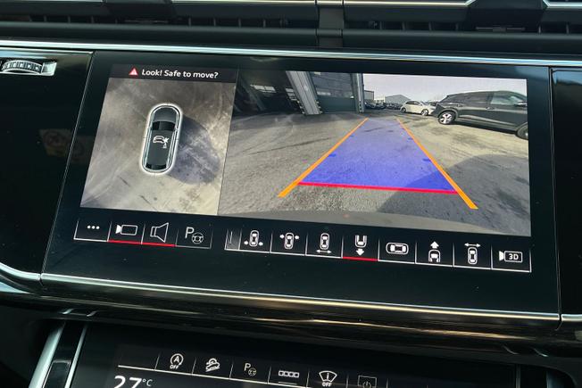 AUDI Q8 Photo 30