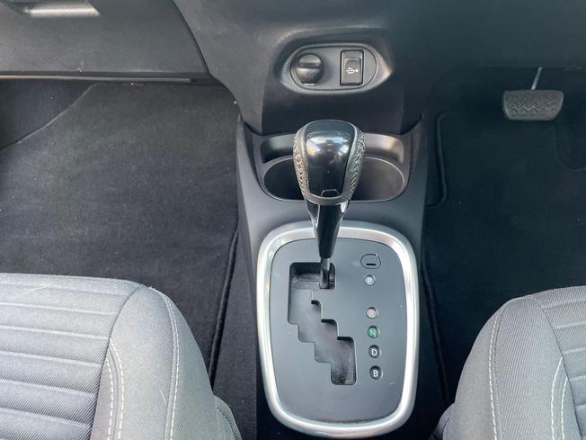 TOYOTA Yaris Photo 35