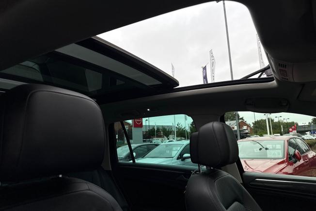 VOLKSWAGEN Tiguan Photo 21