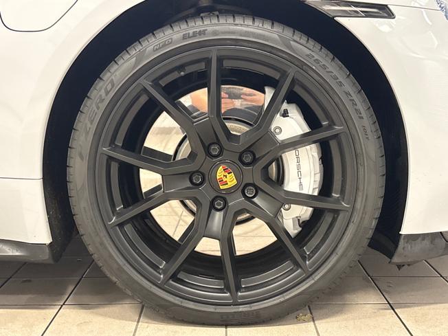 PORSCHE Taycan Photo 25