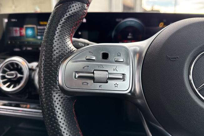 MERCEDES-BENZ Eqa Photo 16