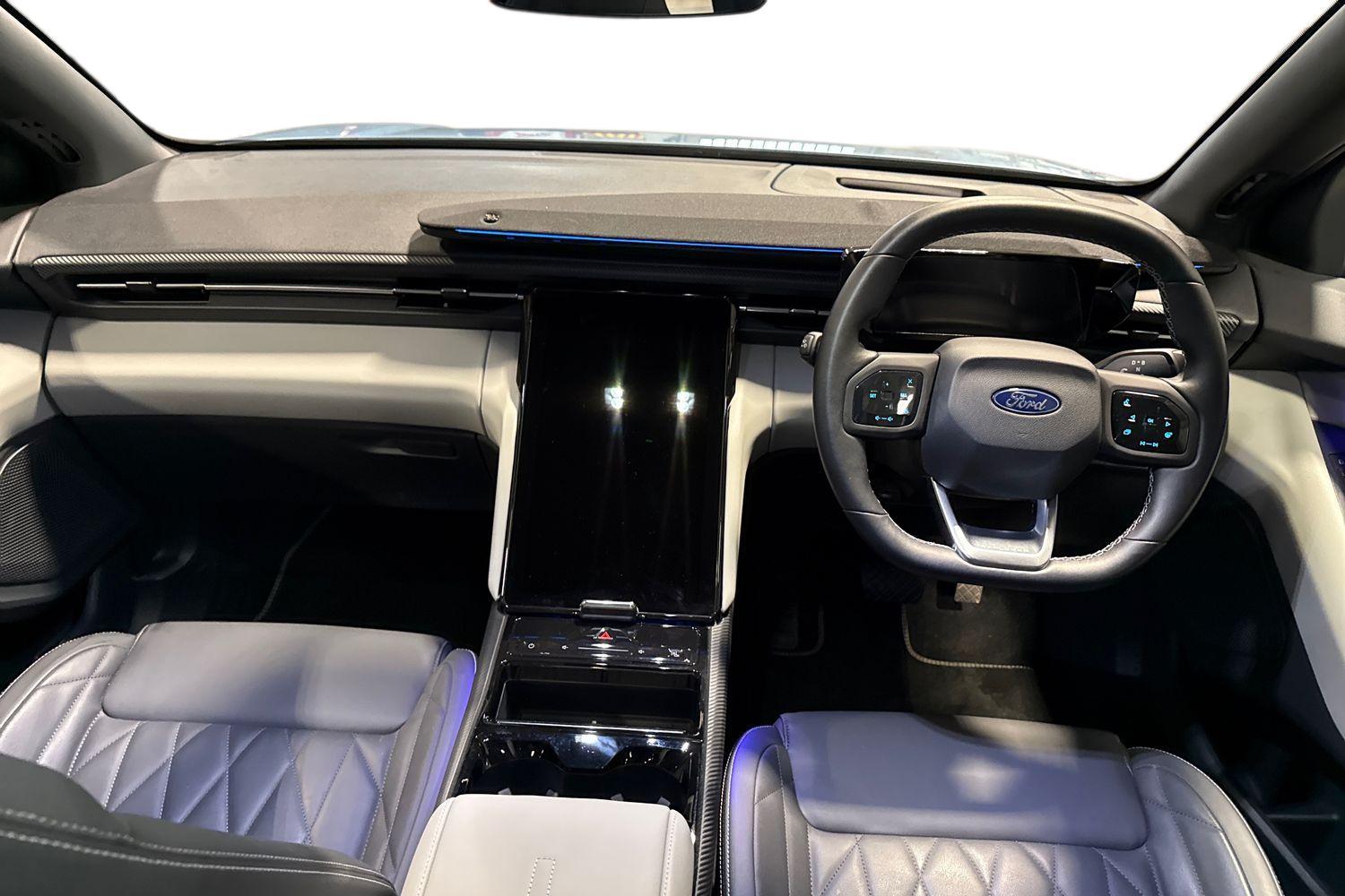 Ford Explorer Photo 9