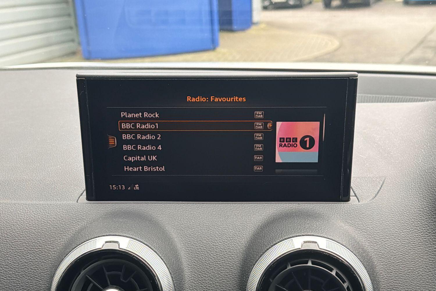 Audi Q2 Photo 32