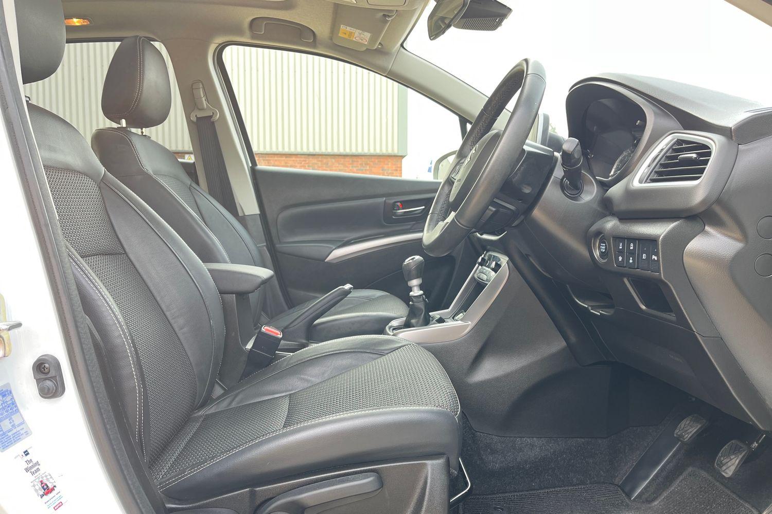 Suzuki S-Cross Photo 26