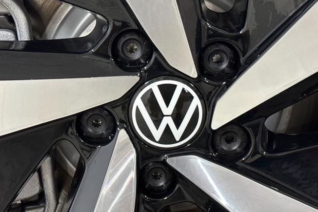 VOLKSWAGEN ID.4 Photo 32