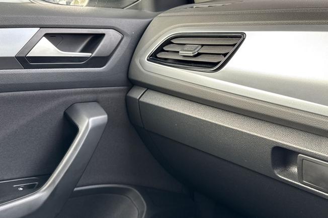 Volkswagen T-Roc Photo 25