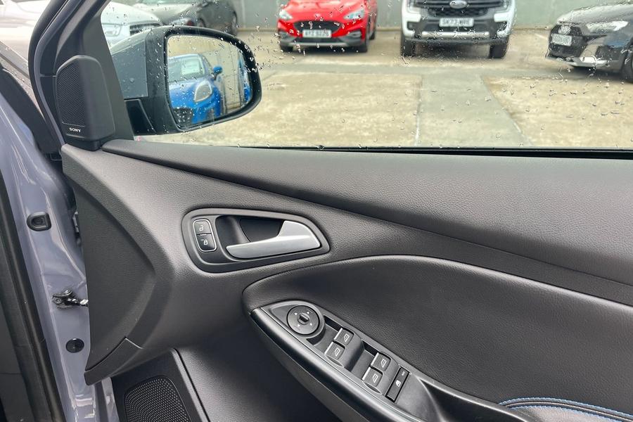 Ford FOCUS RS Photo autoimg-c1741524b78878014f1d2bcfd2ef654393b7349d.jpg